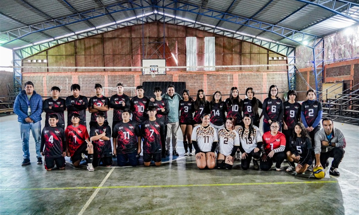 entrega-indumentaria-club-blessed-voleibol9-medium