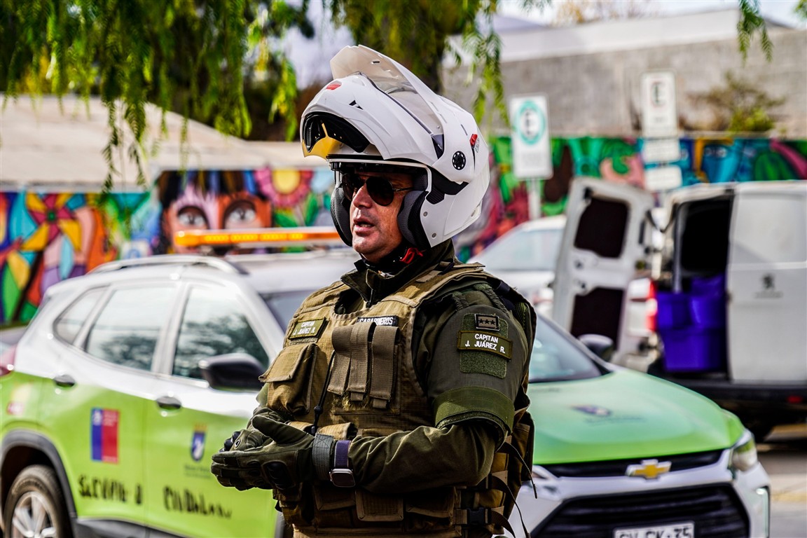 OPERATIVO CARABINEROS 2 Medium